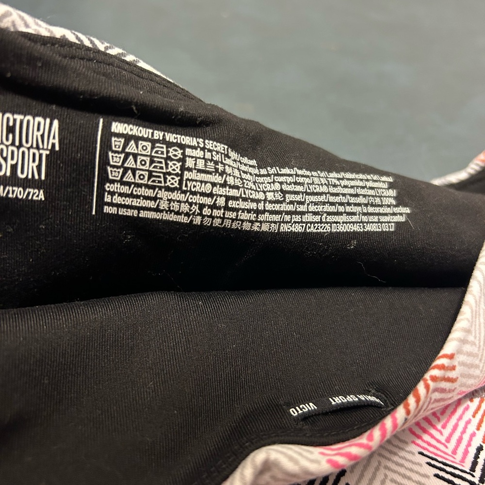 Victoria's Secret Sport Knockout Chevron Arrow Print Leggings. Women’s Medium. - Picture 8 of 10
